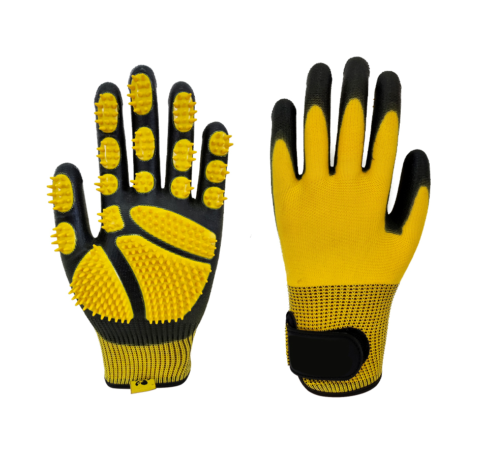 Pet grooming gloves
